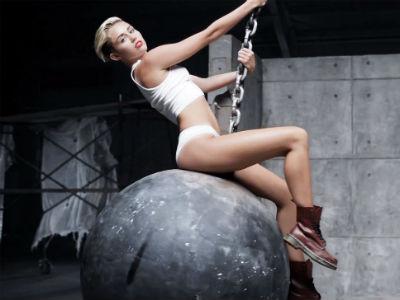 Video Musik 'Wrecking Ball' Miley Cyrus Jadi yang Terbanyak Ditonton di Tahun 2013!