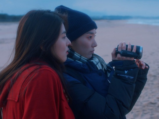 Tema Girl's Love, Film Debut Han So Hee 'Heavy Snow' Umumkan Tayang Oktober