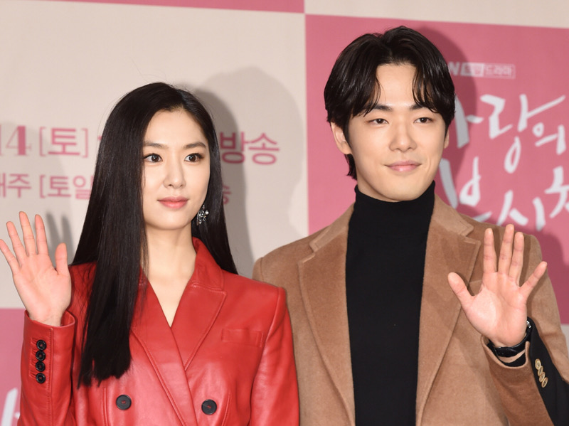Agensi Kim Jung Hyun Ikut Bantah Rumor Pacaran dengan Seo Ji Hye