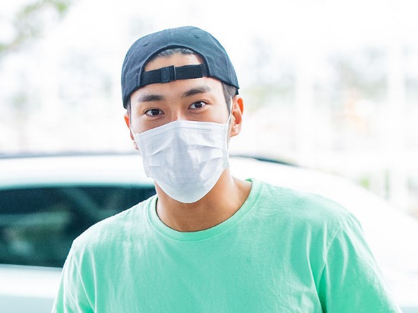 Siwon Super Junior Tampil Super Santai di Bandara Menuju Bali