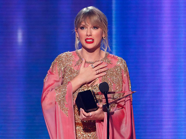 Taylor Swift Cetak Sejarah, Kalahkan Rekor Michael Jackson di American Music Awards 2019!