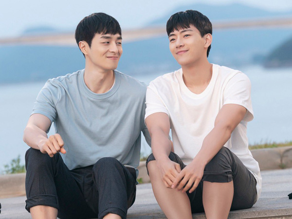 Kwon Hyuk dan Moon Ji Yong Mulai Tunjukkan Bromance Menggemaskan di Drama BL