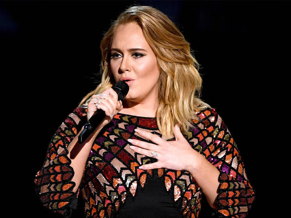 Gara-gara Petugas Keamanan, Adele Hentikan Konsernya di Melbourne