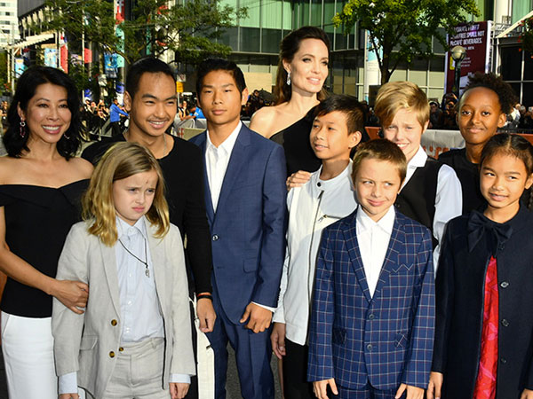 Tampil Kompak, Angelina Jolie Ajak Keenam Anaknya Hadiri Film Terbarunya