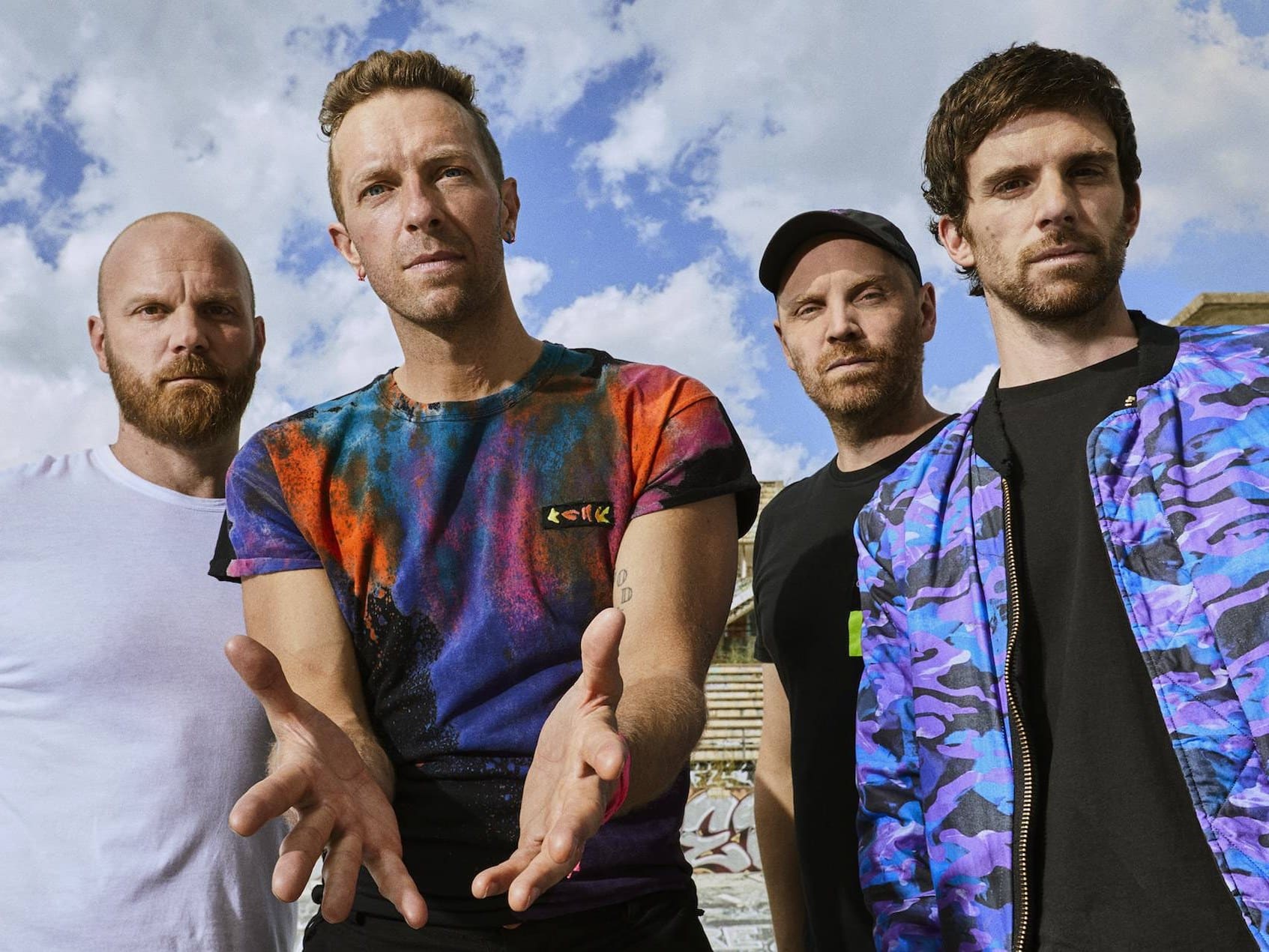 Chris Martin Alami Infeksi Paru, Coldplay Tunda Konser