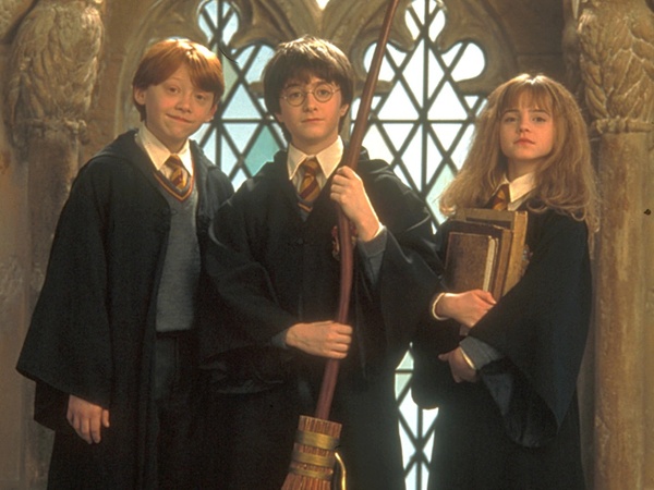 Warner Bros Jawab Kemungkinan Dibuatnya Serial TV Harry Potter