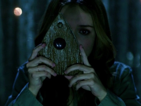 'Ouija', Film Supranatural Gunakan Papan Mainan Bertemu Dengan Arwah!