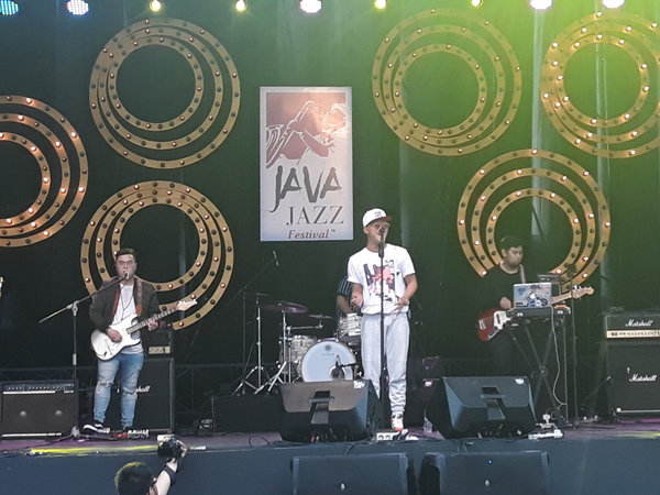 Aksi Rizky Febian Buka Java Jazz Festival 2019 dengan 'Menari'