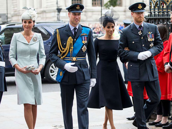 Intip Perbedaan Gestur Mesra Antara Pangeran William-Kate Middleton dan Pangeran Harry-Meghan Markle