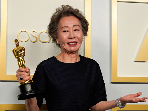 Netizen Puji Cara Youn Yuh Jung Tanggapi Pertanyaan Iseng Reporter di Oscar 2021