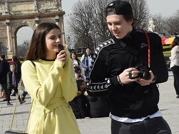 Bukan Chloe Moretz, Brooklyn Beckham Asyik Hangout Bareng Mantan Kekasih Supermodelnya di Paris