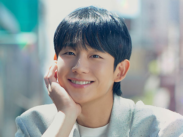 Jung Hae In Nyanyikan OST Final 'Love Next Door'