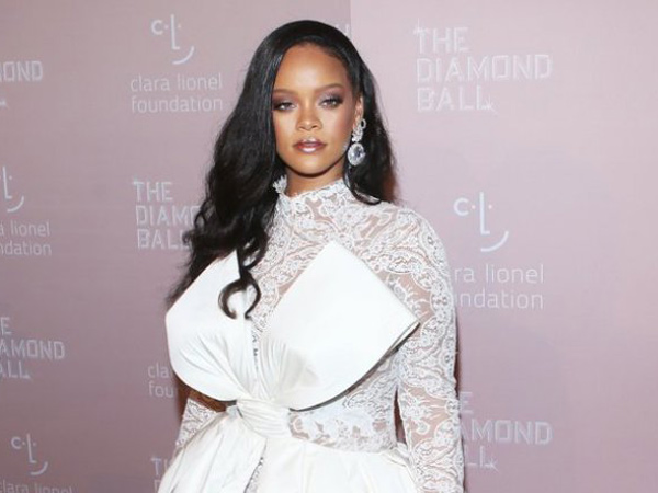 Pacar Miliarder Arab Ingin Rihanna Tampil Islami Sebelum Menikah