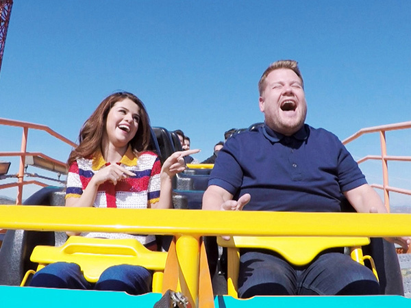Naik Roller Coaster Hingga Buat Heboh McDonalds, Serunya ‘Carpool Karaoke’ Selena Gomez