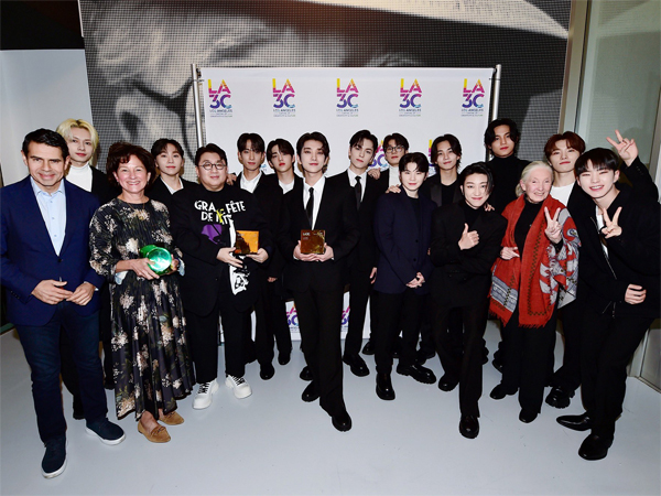 SEVENTEEN dan Bang Si Hyuk Memenangkan Culture Ambassador Award di Festival LA3C