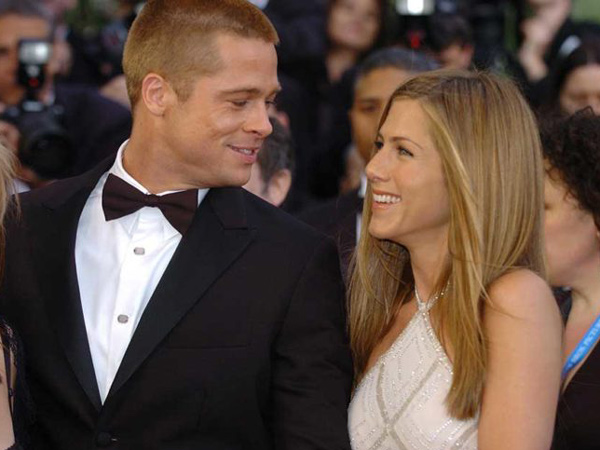 Jennifer Aniston Reunian dengan Brad Pitt di Pesta Natal, Balikan?