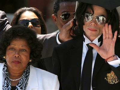 Dituduh Jadi Penyebab Kematian Sang Anak, Ibu Michael Jackson Tuntut Promotor Rp 391 Triliun!