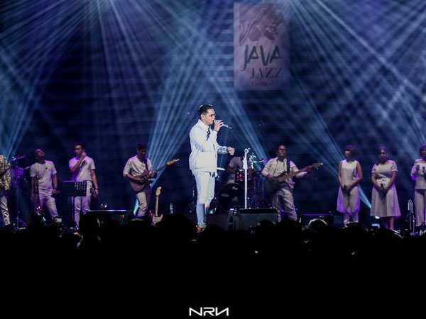 Afgan 'Sihir' Penonton Java Jazz 2017 Lewat Lagu Baru Hingga Duet Bareng Kirk Whalum!