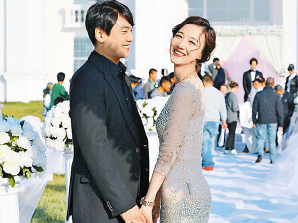 Beda Usia 17 Tahun, Ken Zhu ‘Meteor Garden’ Akhirnya Resmi Nikahi Sang Kekasih