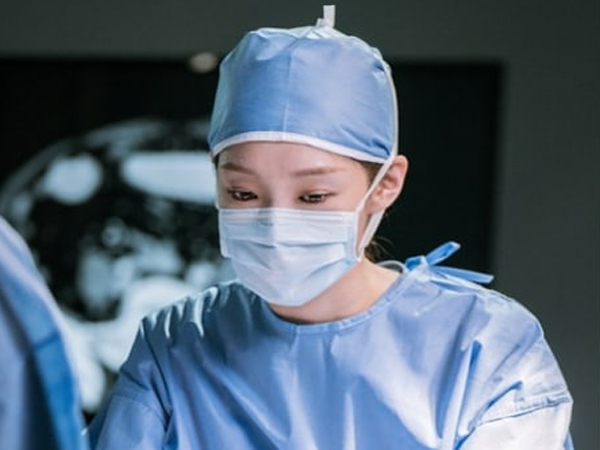SBS Rilis Foto Teaser Lee Sung Kyung Dalam Drama 'Romantic Doctor Kim'