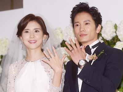 Pasangan Ji Sung dan Lee Bo Young Akhirnya Resmi Menikah!