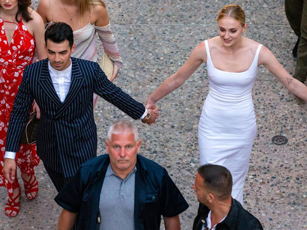 Gelar Pernikahan di Perancis, Joe Jonas dan Sophie Turner Menitikkan Air Mata