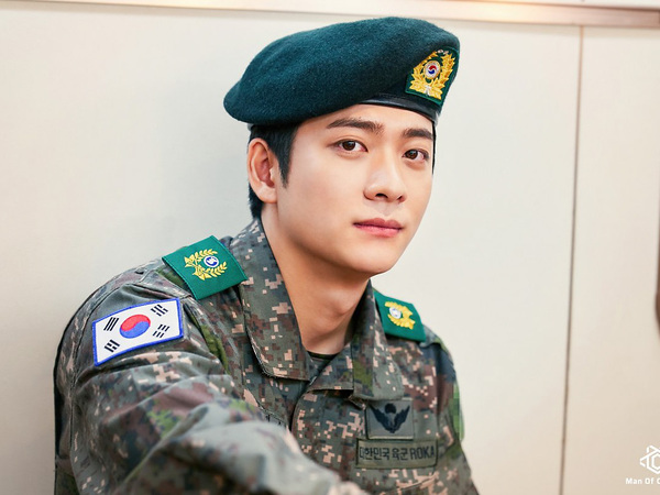 Kang Tae Oh Terpilih Jadi Instruktur Latihan Militer