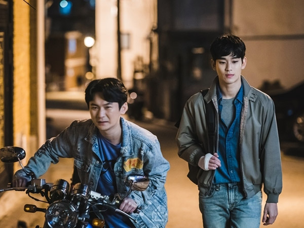 Chemistry Kim Soo Hyun dan Kang Ki Doong Jadi Sahabat di Drama 'It's Okay to Not Be Okay'