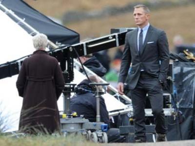 Daniel Craig Akan Bintangi 2 Film James Bond Lagi