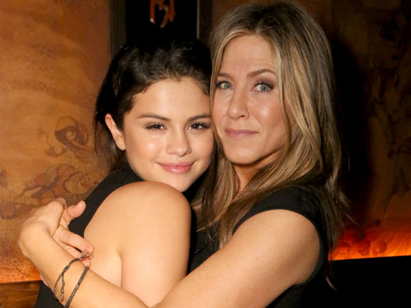Bersahabat, Selena Gomez Anggap Jennifer Aniston Seperti Penasihat Pribadi