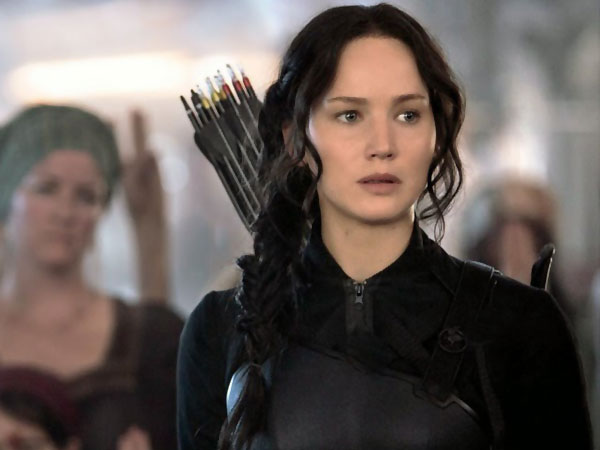 Ini Aksi Katniss Everdeen Ketika Kembali ke Distrik 12 Untuk 'Mockingjay Part. 1'