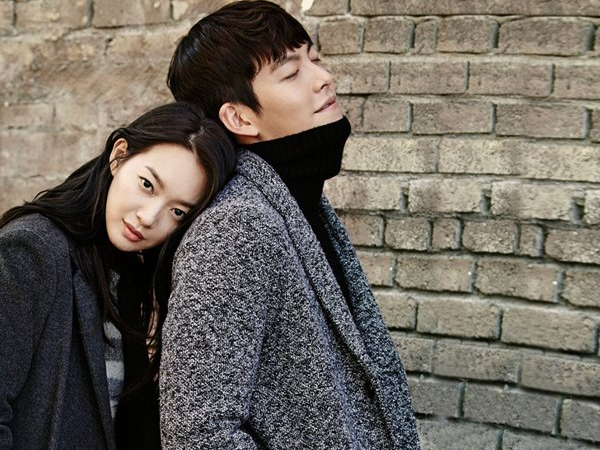 Mesranya Pasangan Kekasih Kim Woo Bin dan Shin Min Ah di Pemotretan Terbaru