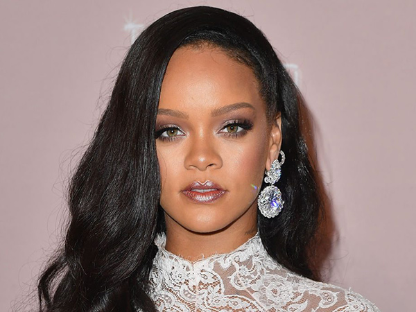 Sibuk Bantu Penanganan Corona, Rihanna Minta Penggemar Berhenti Tagih Album Baru