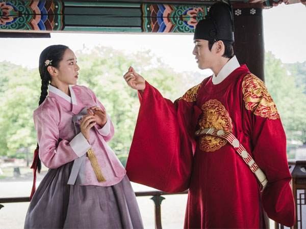 Shin Hye Sun Mati-matian Tolak Pernikahan dengan Kim Jung Hyun di Teaser ‘Mr. Queen’