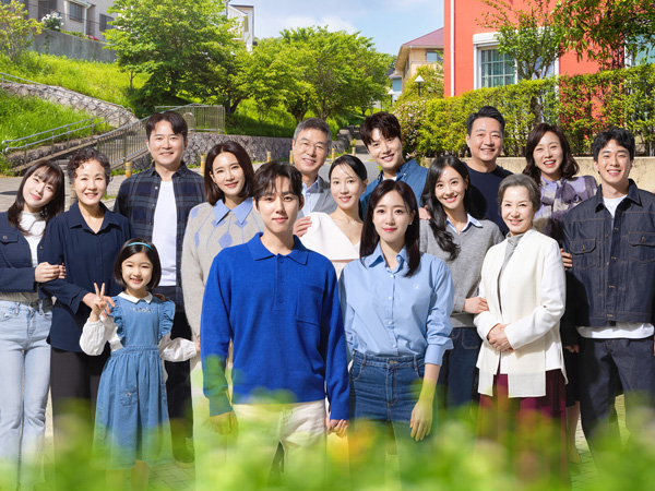 Keluarga Ham Eun Jung dan Baek Sung Hyun T-ara Tampil Dalam Poster Drama Baru 'Suji and Uri'