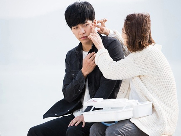 Lukai Matanya Saat Syuting Adegan Laga, Lee Seung Gi Dilarikan ke UGD!