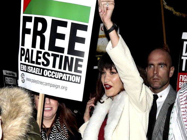 Bella Hadid Ikut Demo Tolak Kebijakan Donald Trump Soal Yerusalem