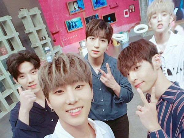 DAY6 Resmi Umumkan Nama Fandom yang Terpilih dari Hasil Voting!