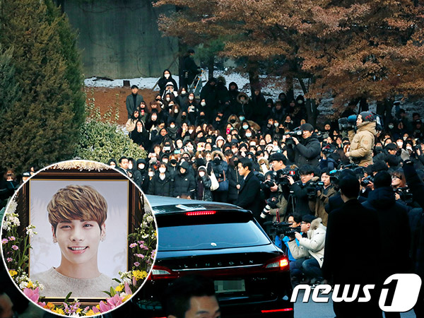 Ribuan Fans Juga Ikut Iringi Prosesi Pemakaman Jonghyun SHINee