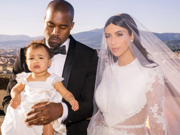 Peringati 5 Tahun Pernikahan, Kim Kardashian Bagikan Momen Pernikahan yang Tak Pernah Diungkap