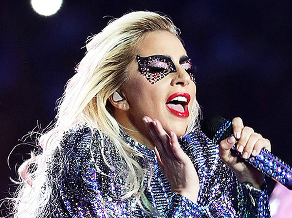 Dilarikan ke Rumah Sakit, Lady Gaga Batalkan Jadwal Manggung