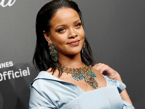 Ups, Rihanna Akui Punya Kebiasaan Aneh Yaitu Suka Mencuri?