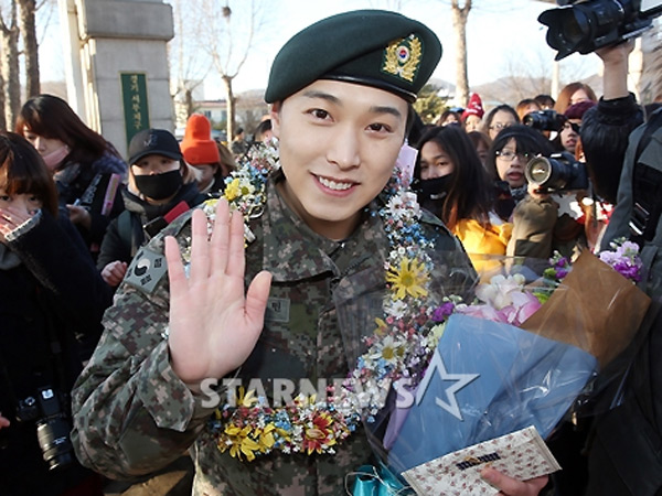 Bahagia Disambut Ratusan Fans, Sungmin Super Junior Juga Resmi 'Bebas Tugas' Wajib Militer!