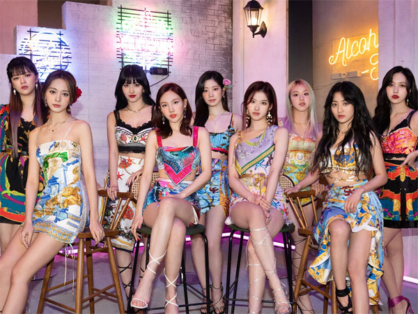 TWICE Jadi Girl Group K-Pop Pertama yang Bertahan di Chart Billboard 200 Selama 3 Minggu