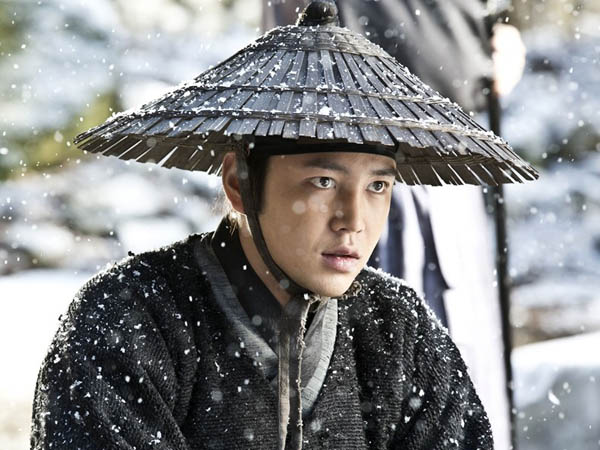 Makan Ular Sungguhan, Totalitas Jang Geun Suk Tuai Pujian Dari Produser Drama 'Jackpot'