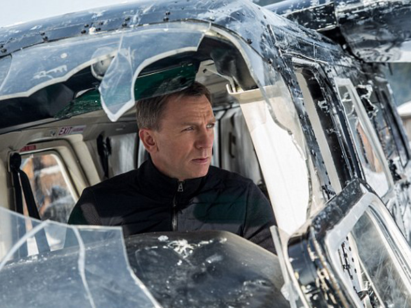 James Bond Membahayakan Dirinya Dengan Penuh Gaya Di Teaser ‘Spectre’