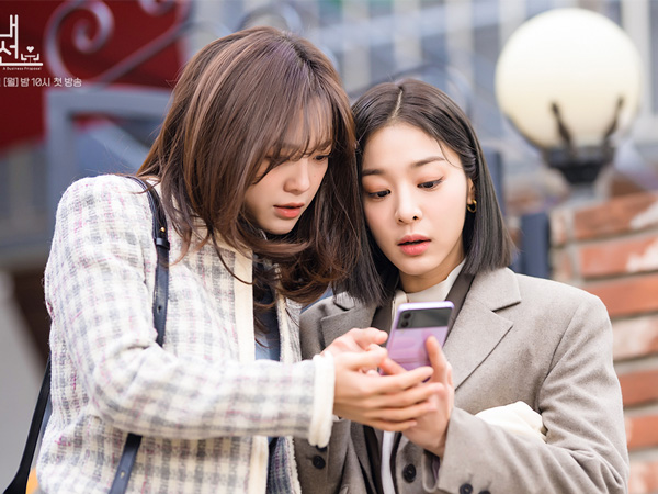 SBS Tampilkan Persahabatan Kim Sejeong dan Seol In Ah di Drama A Business Proposal
