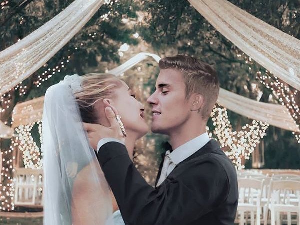 Tidak Lagi Dirahasiakan, Hailey Bieber Bagikan Foto Gaun Pernikahannya Lewat Instagram