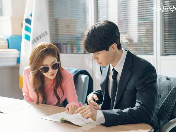 Potret Sempurna Yoo In Na dan Lee Dong Wook di Balik Layar 'Touch Your Heart'