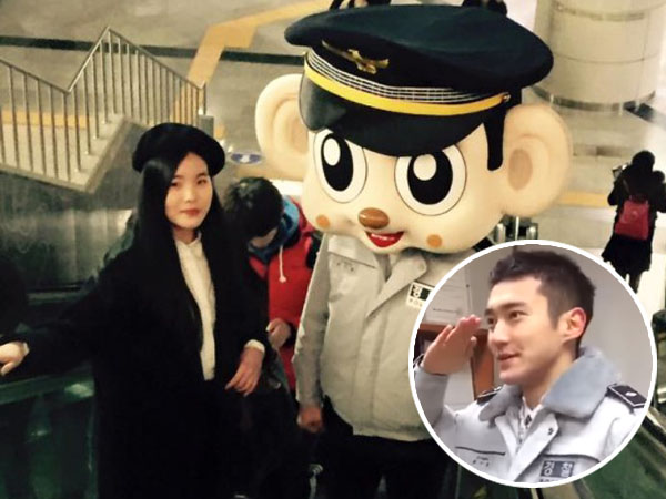 'Diam-diam' Siwon Super Junior Keliling Stasiun Bawah Tanah, Ngapain Ya?